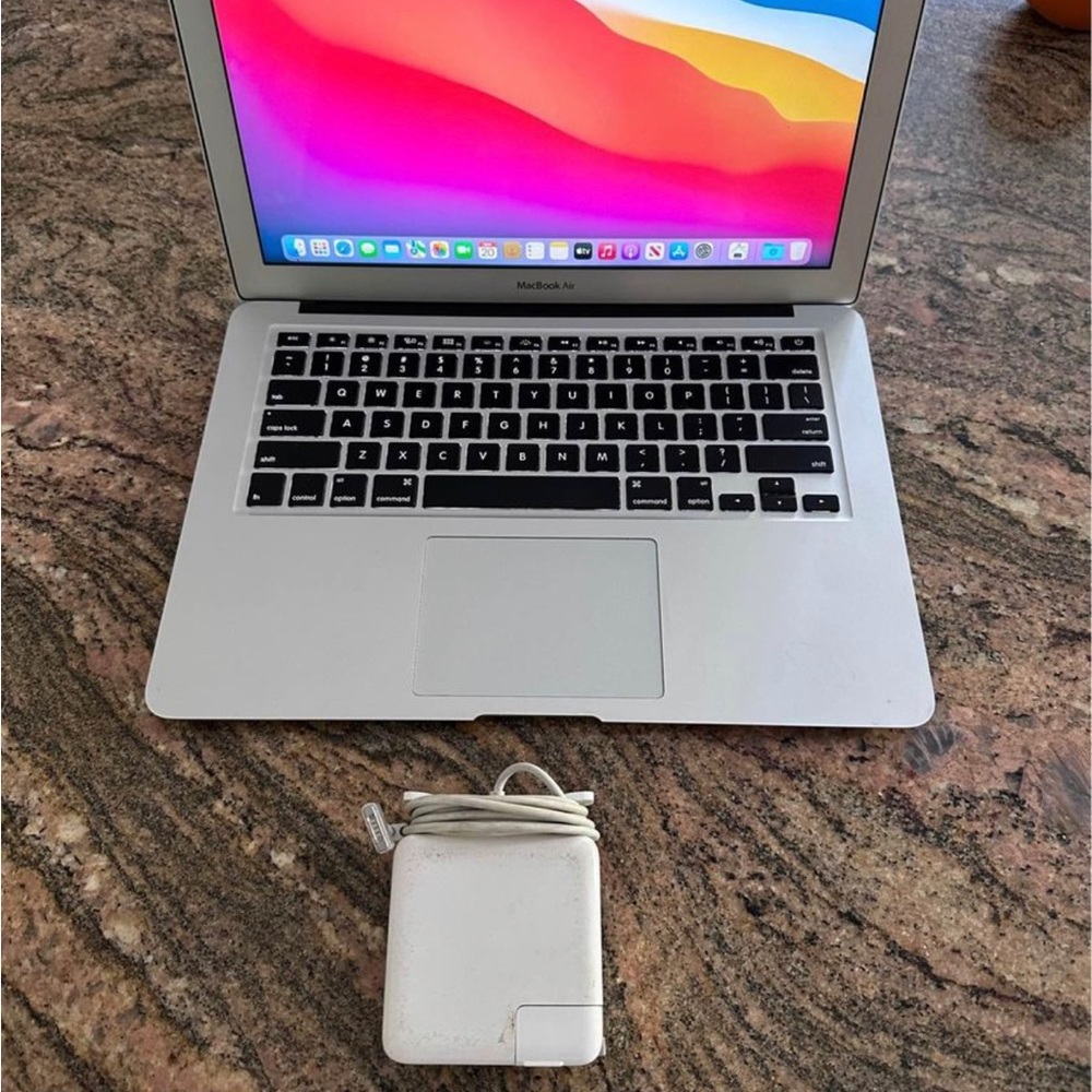 Apple MacBook Air 13”-excellent condition